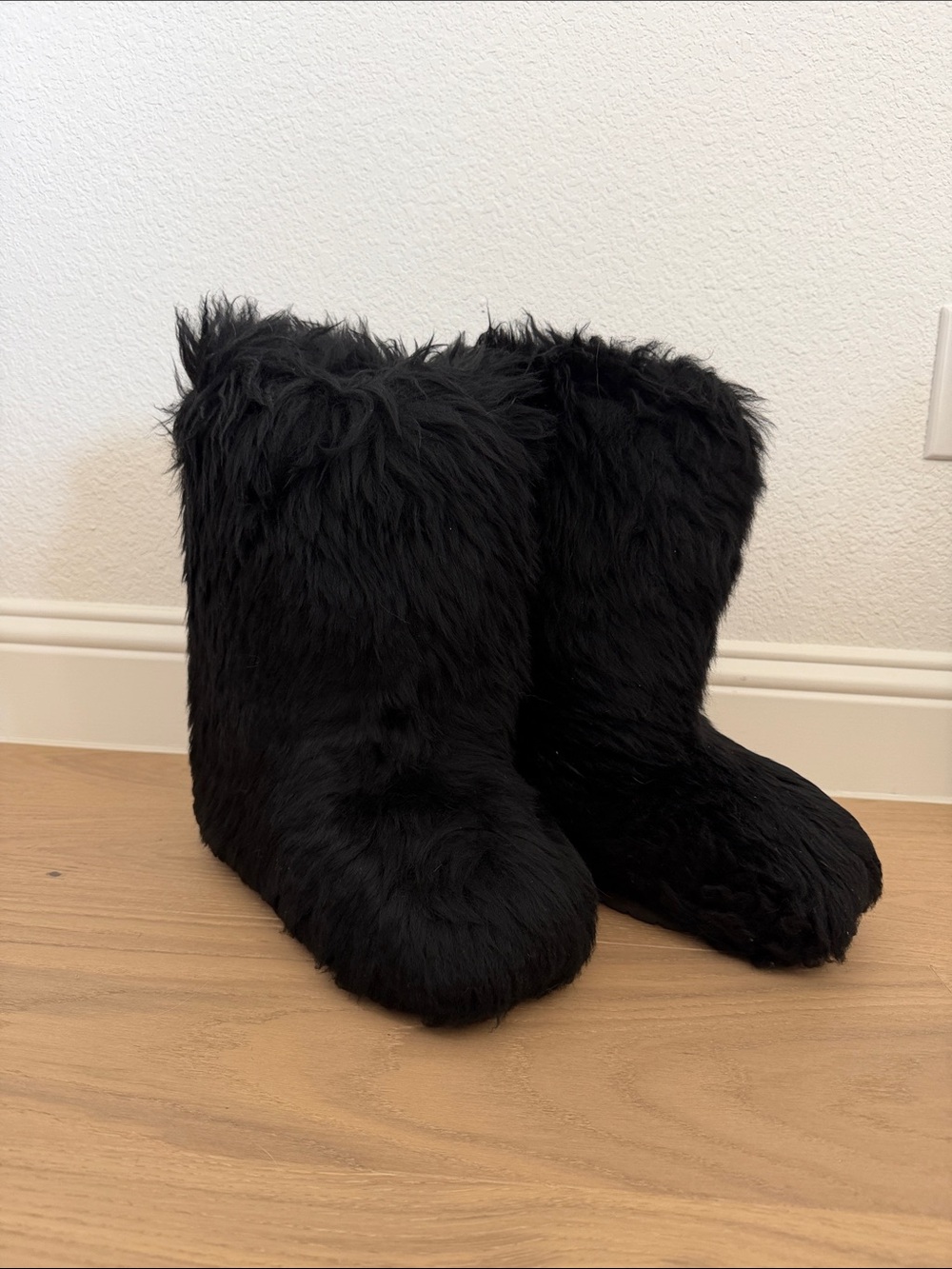 Original UGG Fluff Momma Boots, Sz 5